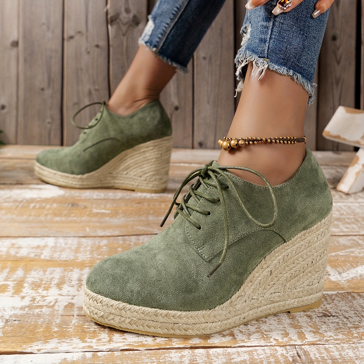 Espadrilles mit runder Zehenpartie und Schnürung, niedrige Plateau-Wedges