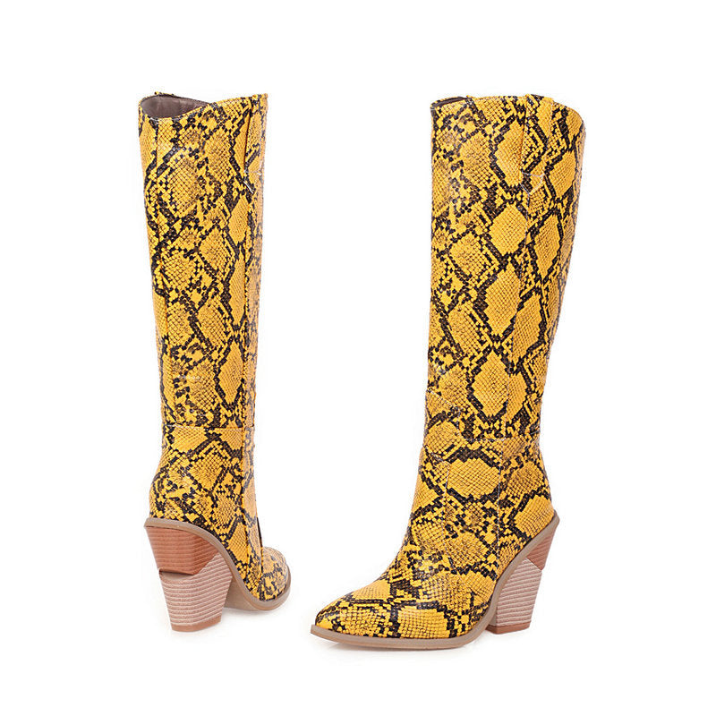 Chaussures mi-mollet compensées en cuir verni à motif python