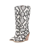 Chaussures mi-mollet compensées en cuir verni à motif python