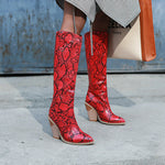 Chaussures mi-mollet compensées en cuir verni à motif python