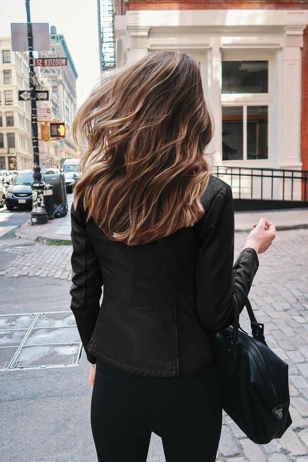 Feste Jacke aus Kunstleder mit Reißverschluss vorne