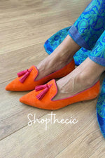 Ballerine con tacco basso, punta affilata, scollatura bassa, nappe color block