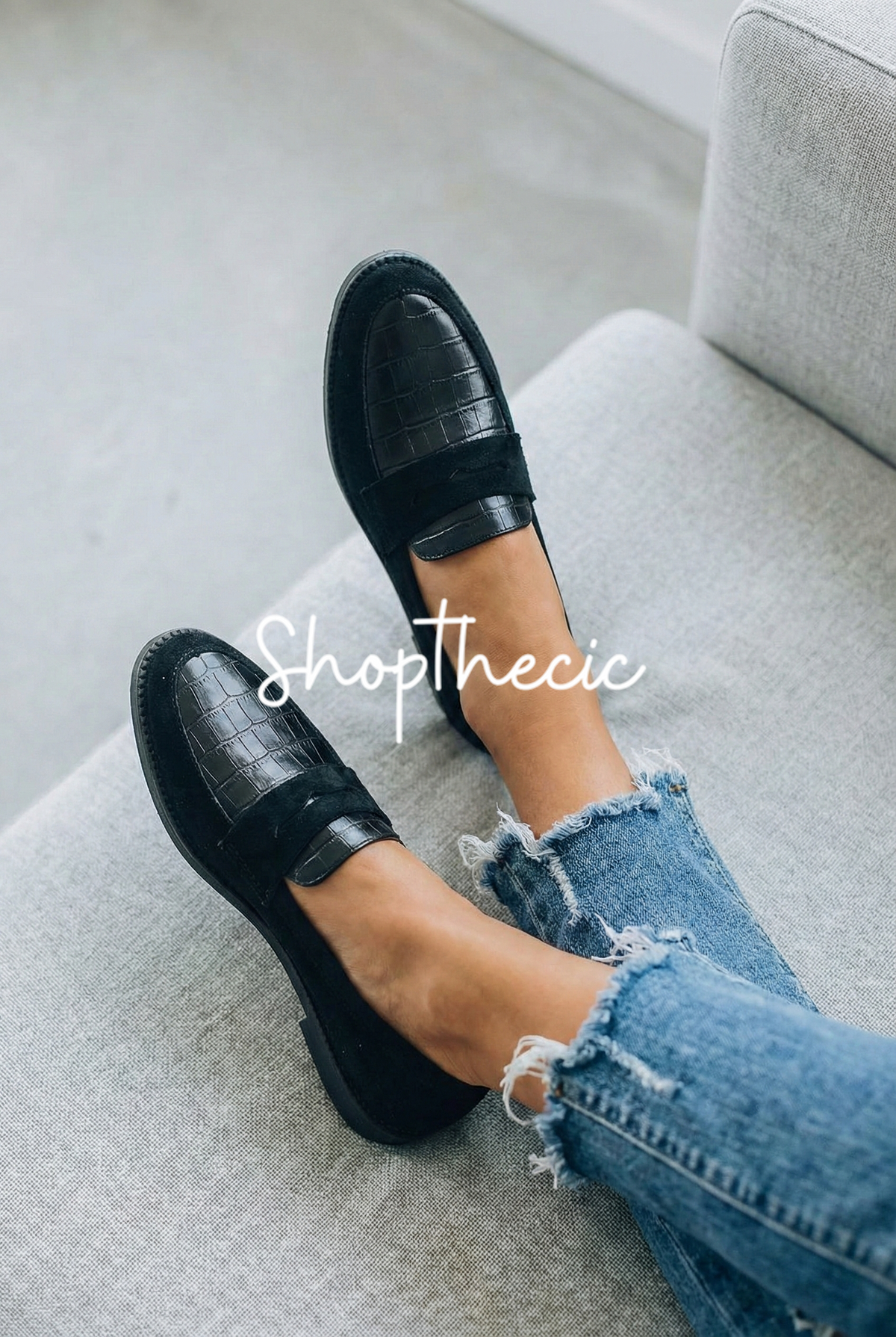 Crocodile pattern black mary jane shoes