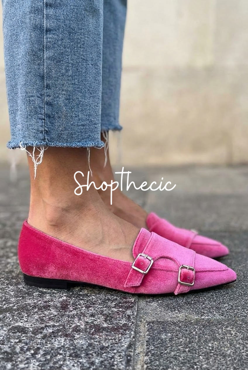 Eleganti ballerine fucsia con punta a punta in velluto e fibbie con cinturino patchwork