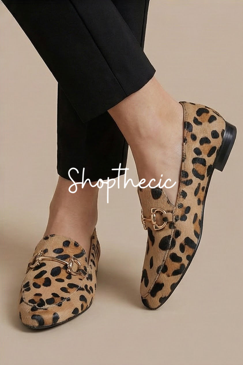 Mocassini con punta affilata in pelle scamosciata leopardata