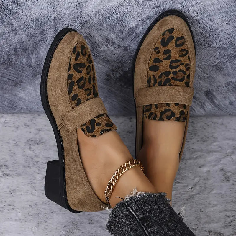 Retro British Leopard Print Pointed Toe Loafers