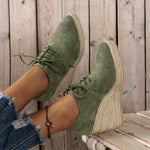 Espadrilles mit runder Zehenpartie und Schnürung, niedrige Plateau-Wedges