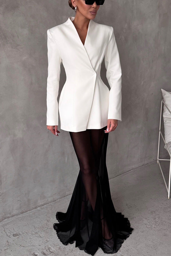 Zweiteiliges Set aus langärmligem Satinoberteil und lockerem elastischem Netzrock