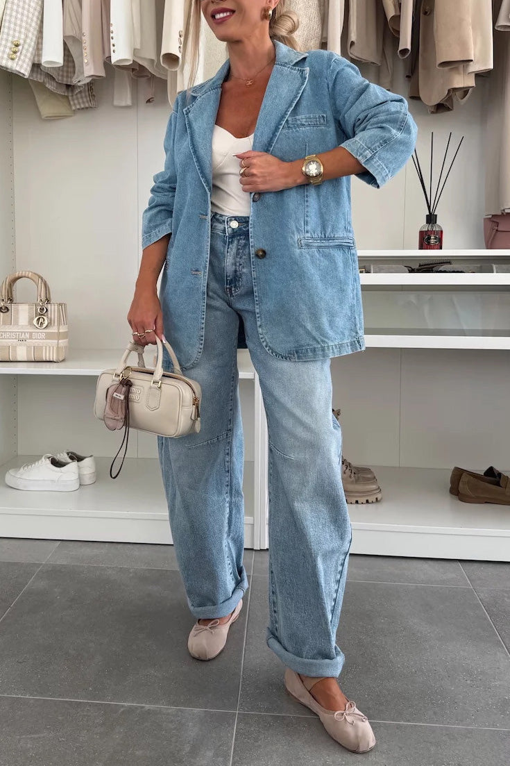 Lässige, lockere Anzugjacke aus verwaschenem blauem Denim