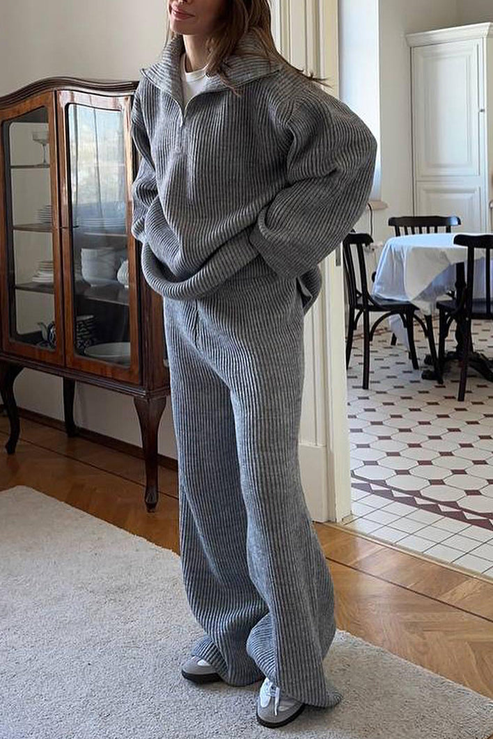Gemütliches Set aus langärmligem Strickoberteil mit halbem Reißverschluss und Hose mit weitem Bein und Revers
