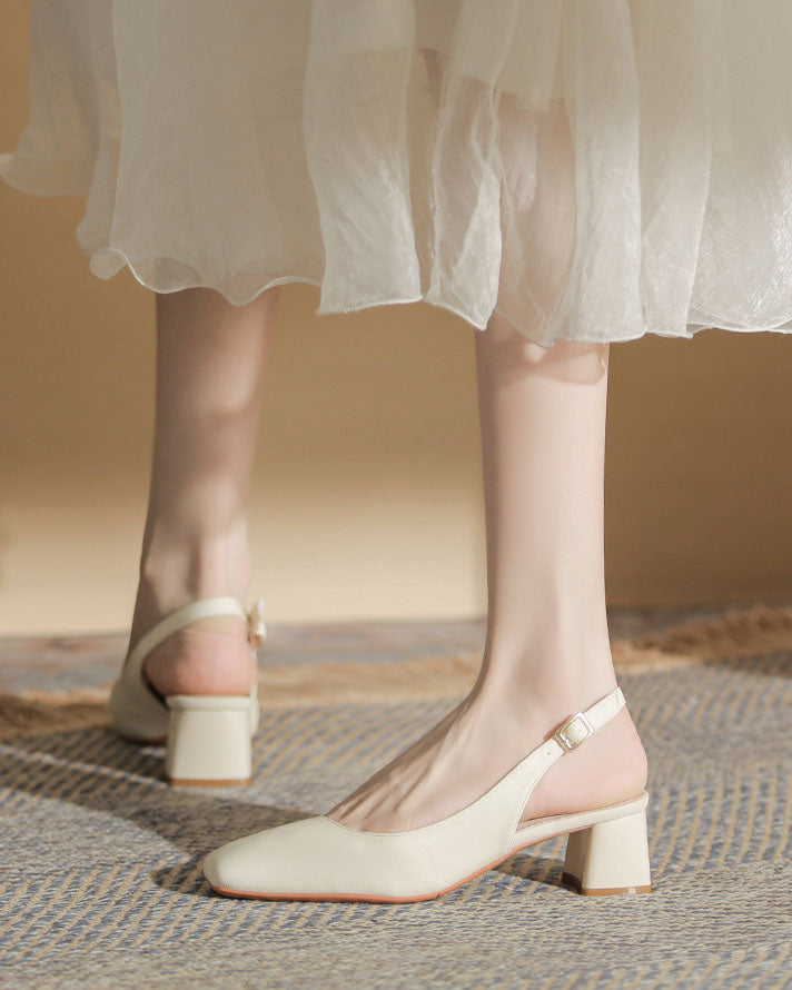 Sandalen mit klobigem Absatz, Riemen an der Rückseite und quadratischer Zehenpartie