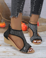 Glänzende, atmungsaktive Plateau-Sandalen aus Mesh mit Keilabsatz