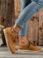 Flache Oxfords aus Wildleder mit runder Spitze im Vintage-Stil