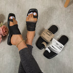 Pantoufles plates à bout carré et pampilles creuses