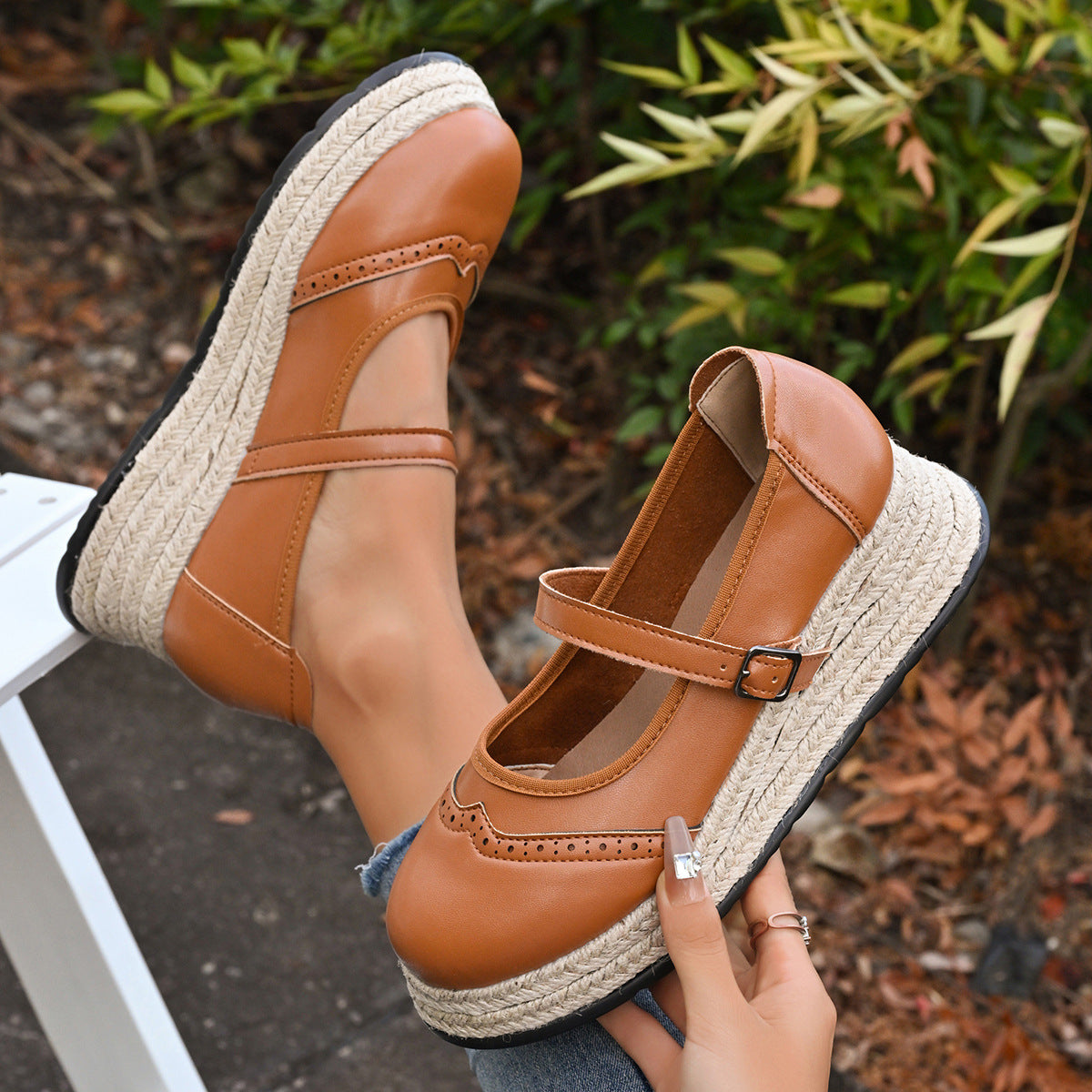 Retro-Espadrilles mit Keilabsatz und Mary-Jane-Schuhen