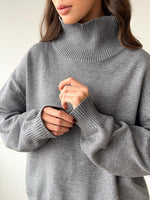 Loose-fitting turtleneck simple solid color pullover sweater