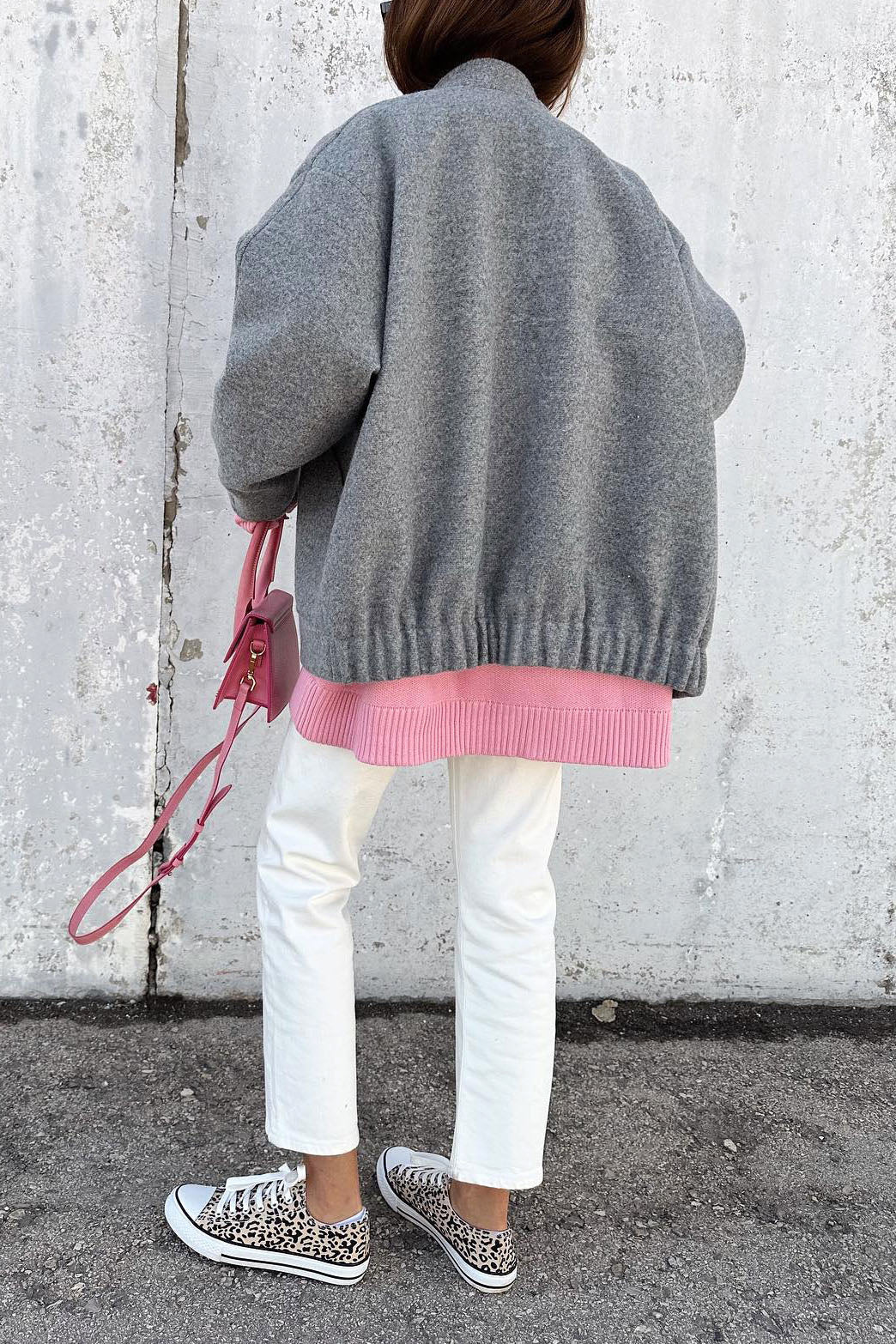 Grauer übergroßer Wollmantel mit Stehkragen