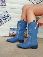 Glänzende, spitze, bestickte Ritterstiefel mit quadratischem Absatz