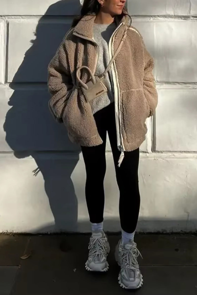 Lockere Fleece-Strickjacke mit Stehkragen und doppelseitigem Reißverschluss