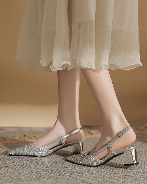 Sandalen mit Pailletten, quadratischer Zehenpartie und klobigem Absatz