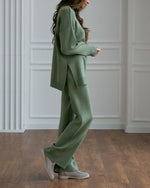 Einfarbiges Strickpullover-Set mit Rollkragen und Schlitz