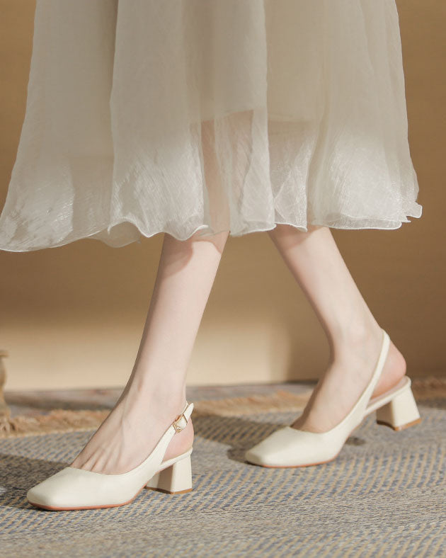 Sandalen mit klobigem Absatz, Riemen an der Rückseite und quadratischer Zehenpartie