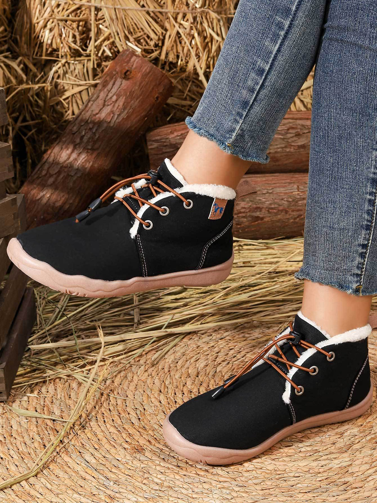 Convenient lacing system plush soft rubber sole snow boots