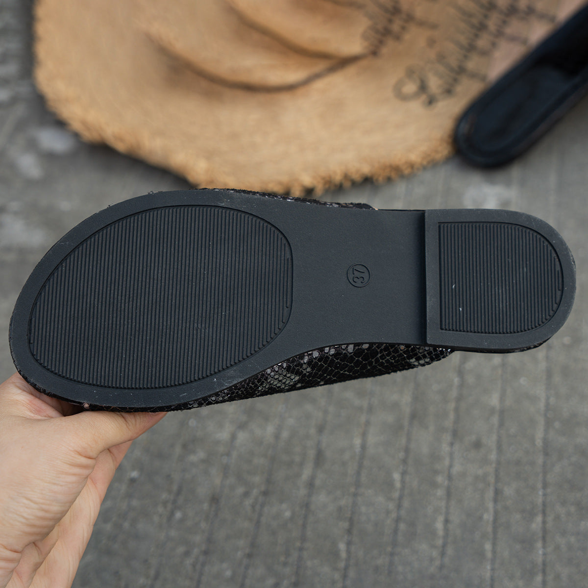 Chaussons plats en python à paillettes