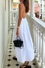 Weißes Neckholder-Kleid mit V-Ausschnitt und breitem Saum