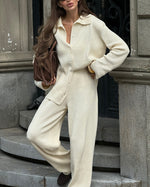 Set aus einreihiger Rippstrickjacke mit Revers und lockerer Hose