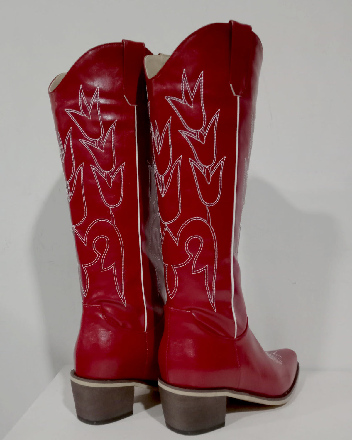 Bottes à talons carrés et bout pointu brodées de tulipes rouges