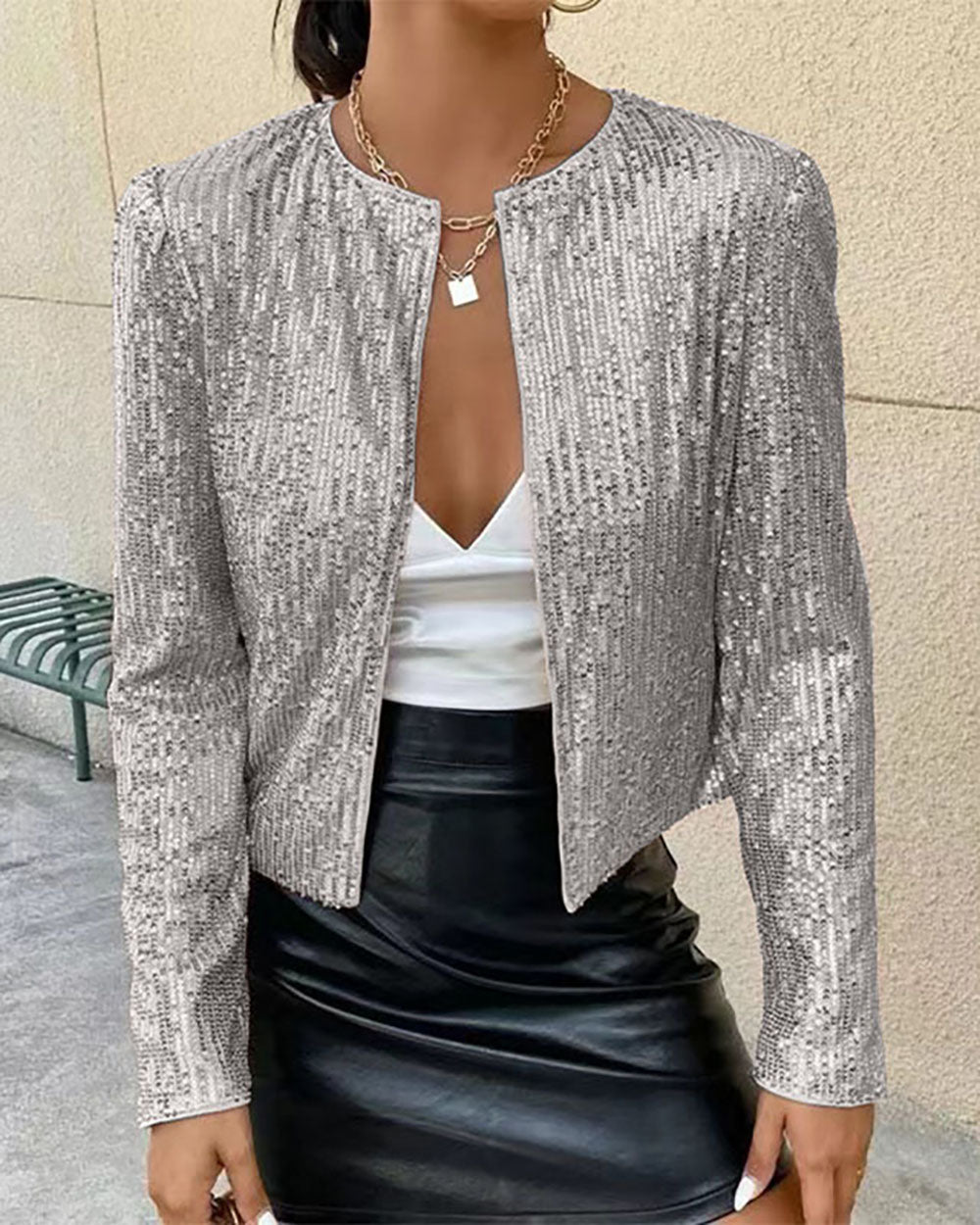 Manteau court élégant à col montant et sequins