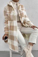 Langärmliger Teddy-Mantel mit Karomuster und Knopfleiste vorne