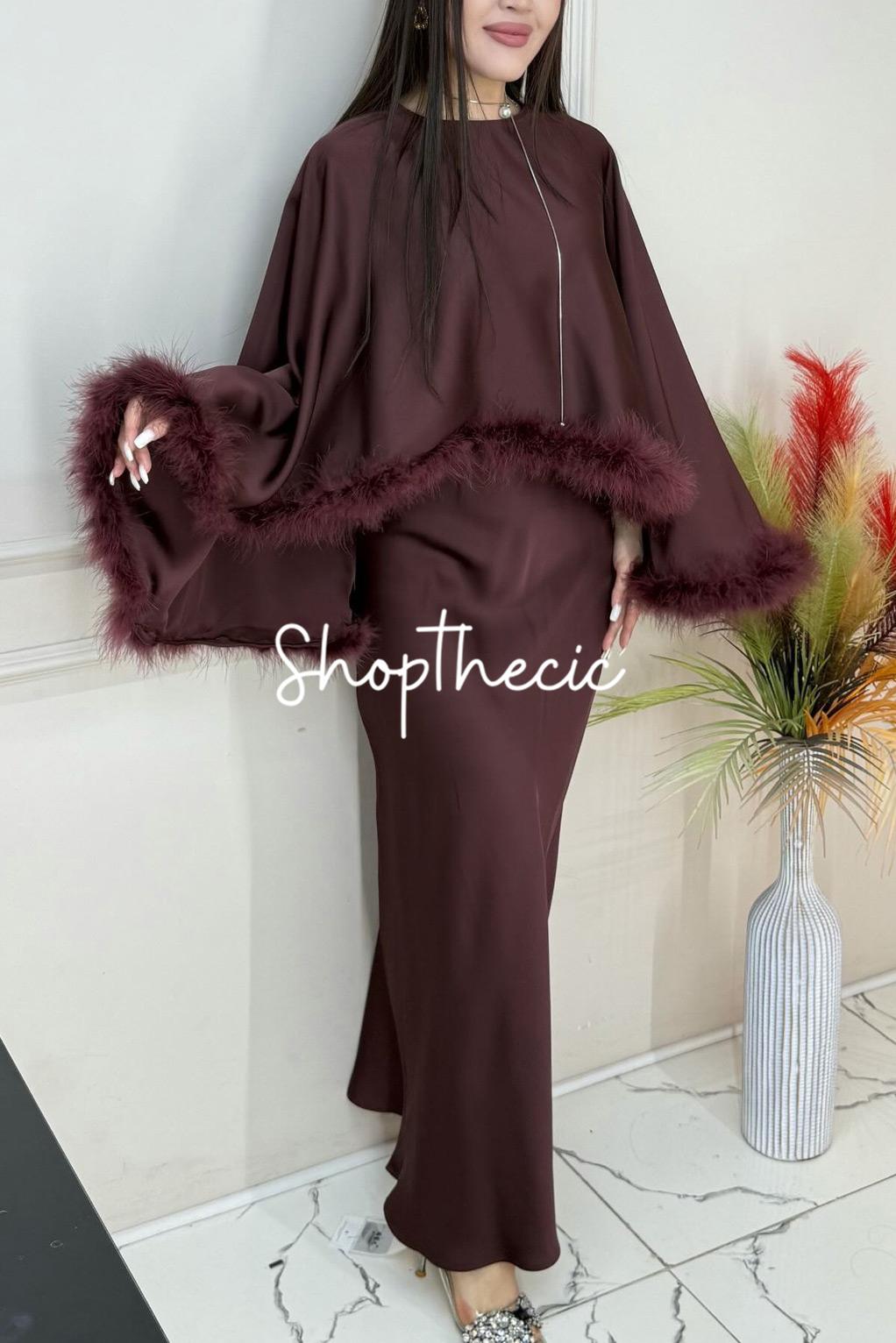 Completo due pezzi composto da gonna e top con mantello Veiled Confidence