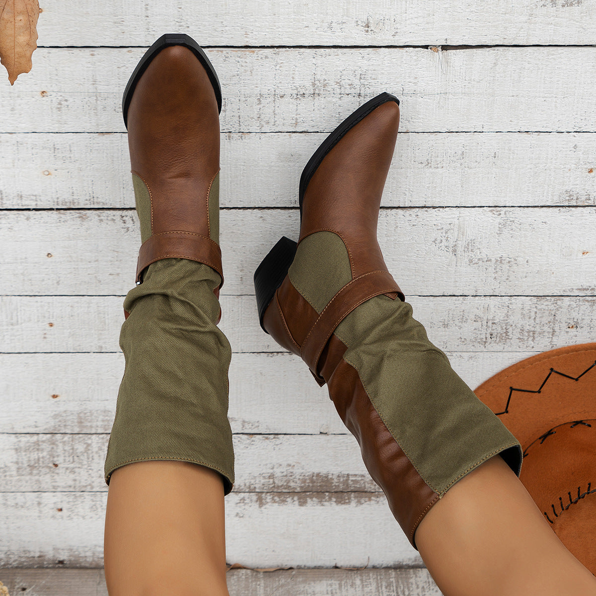 Bottes mi-mollet à talon bloc et bout pointu avec empiècements en toile