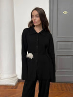 Set aus einreihiger Rippstrickjacke mit Revers und lockerer Hose