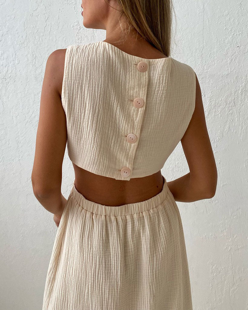 Ärmelloses Kleid mit einem Knopfverschluss auf der Rückseite