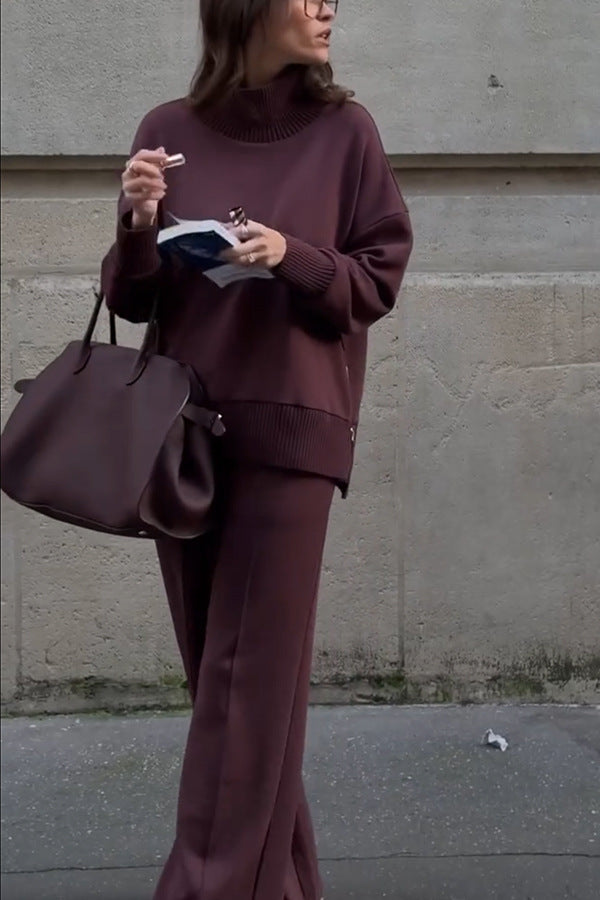 Zweiteiliges Set aus langärmligem Sweatshirt mit seitlichem Reißverschluss und Hose mit weiten Taschen