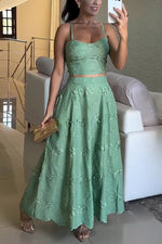 Zweiteiliges Set aus Camisole-Oberteil und lässigem Spitzenrock für den Urlaub