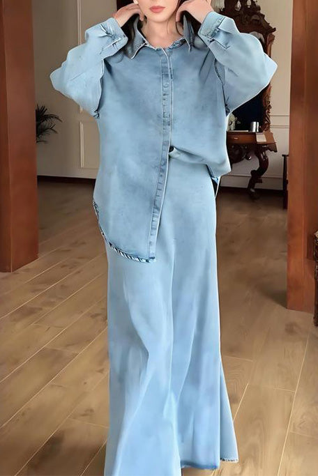 Ensemble deux pièces composé d'un haut à manches longues, d'un ourlet incurvé et d'une jupe longue drapée sur les hanches