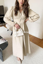 Elegante abito da sera a trapezio con scollo a V