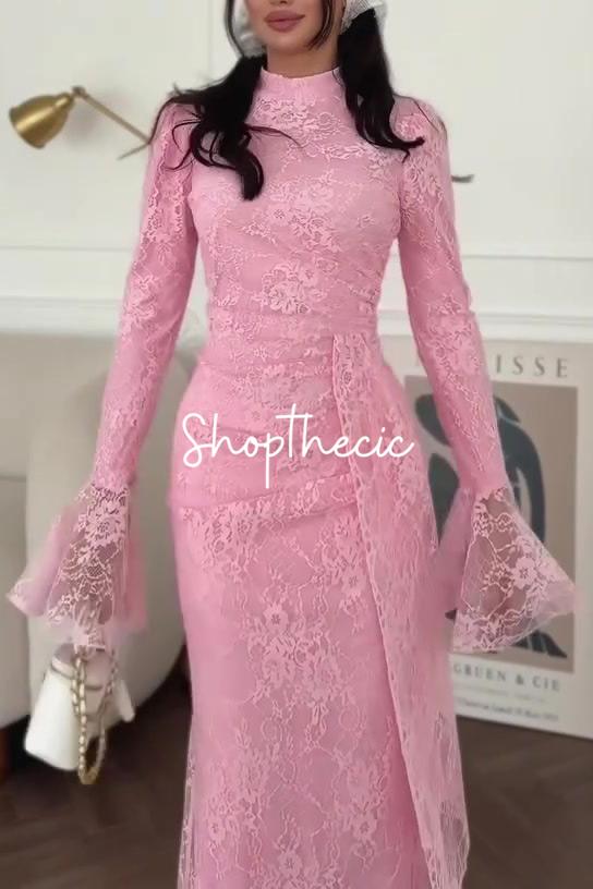 Abito in pizzo con geometria morbida