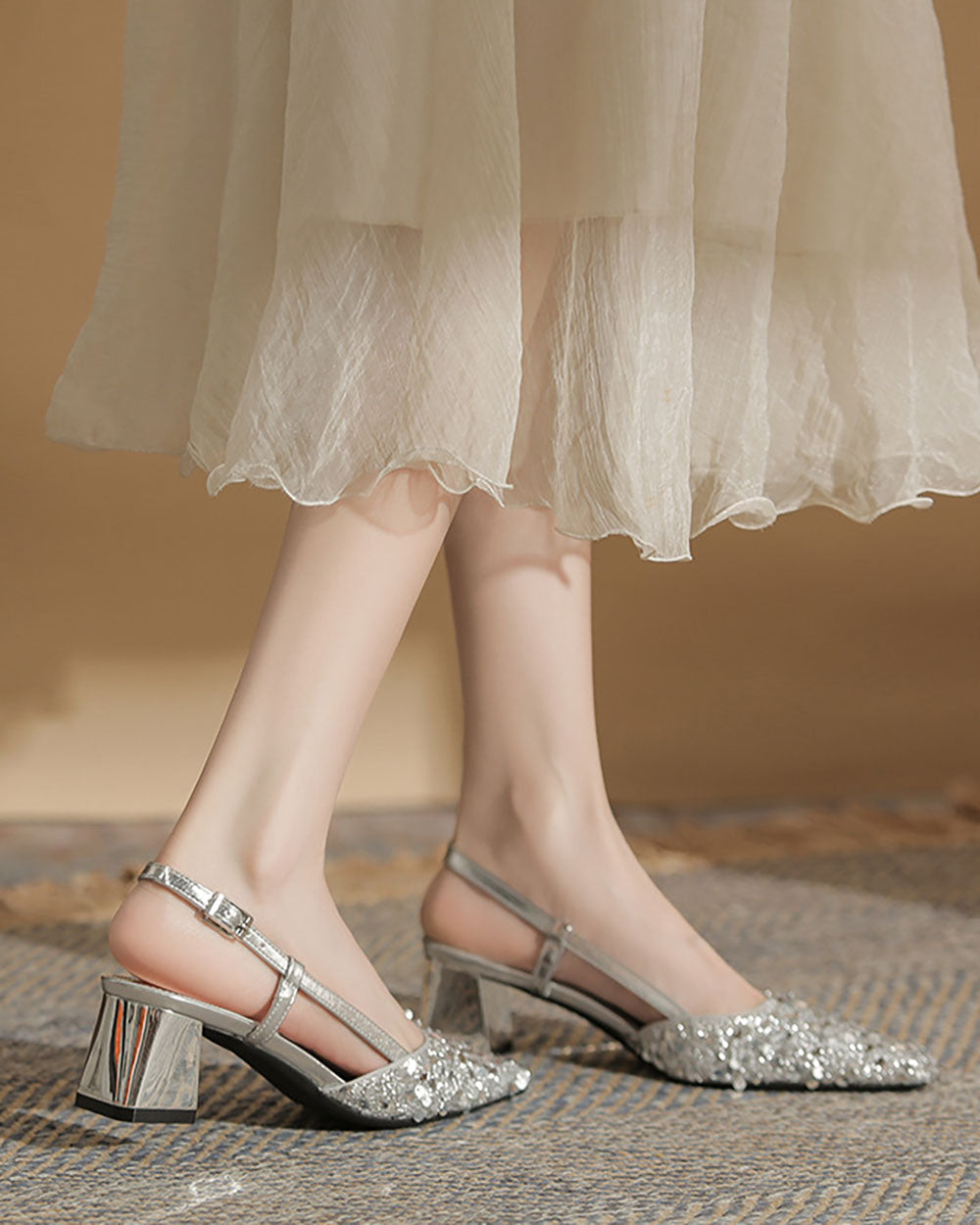 Sandalen mit Pailletten, quadratischer Zehenpartie und klobigem Absatz