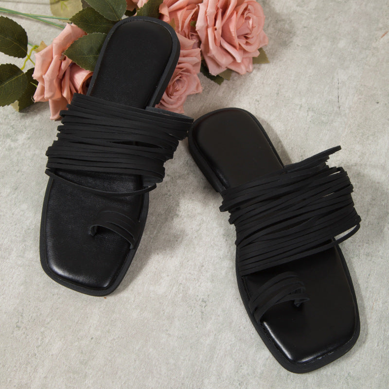 Pantoufles plates à bout carré et pampilles creuses