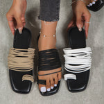 Pantoufles plates à bout carré et pampilles creuses