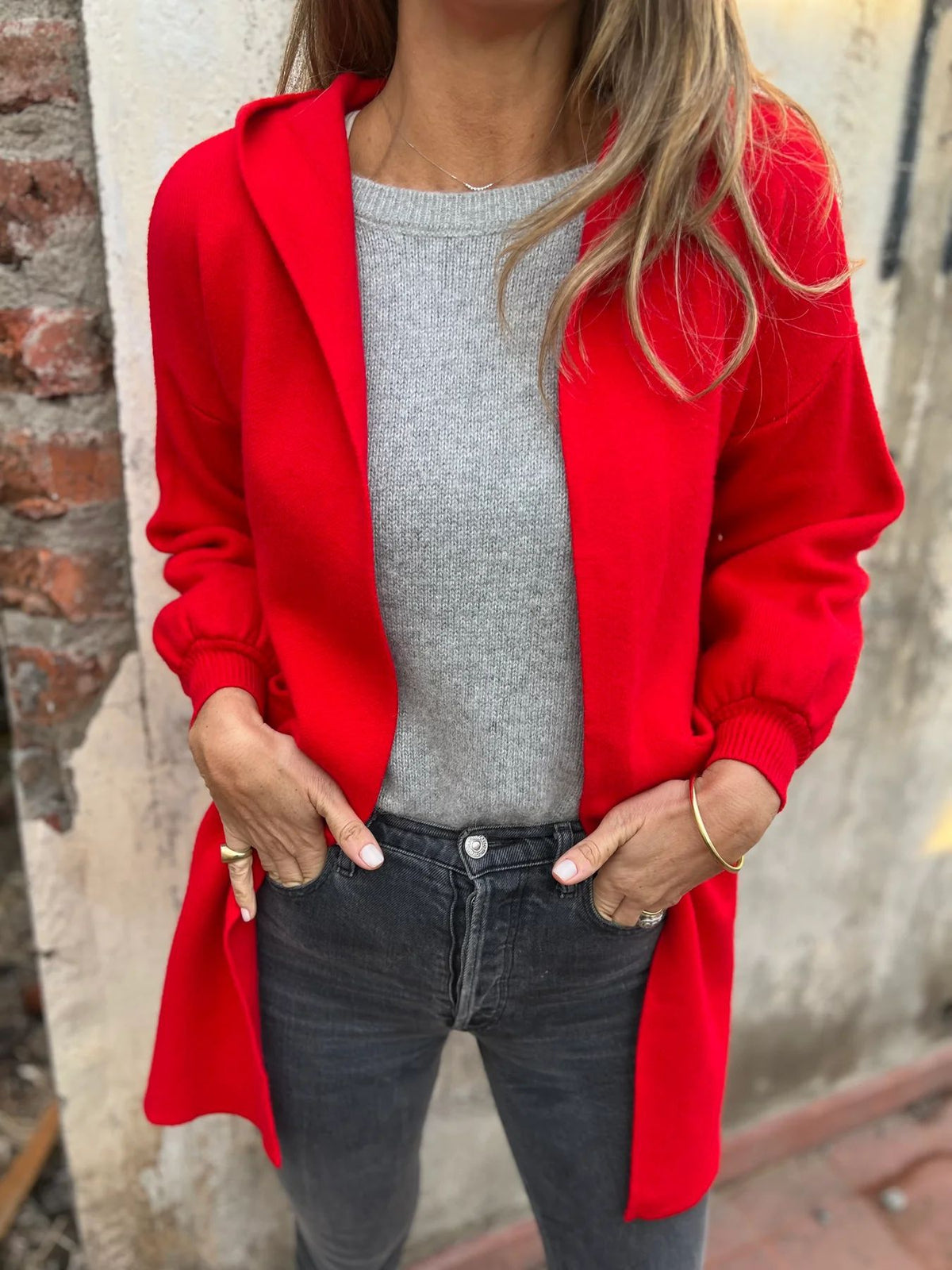 Lässige Wolljacke mit Kapuze und Tasche in mittlerer Länge