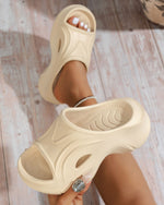 Aus einem Stück geformte, ultraweiche Hausschuhe mit dicker Sohle