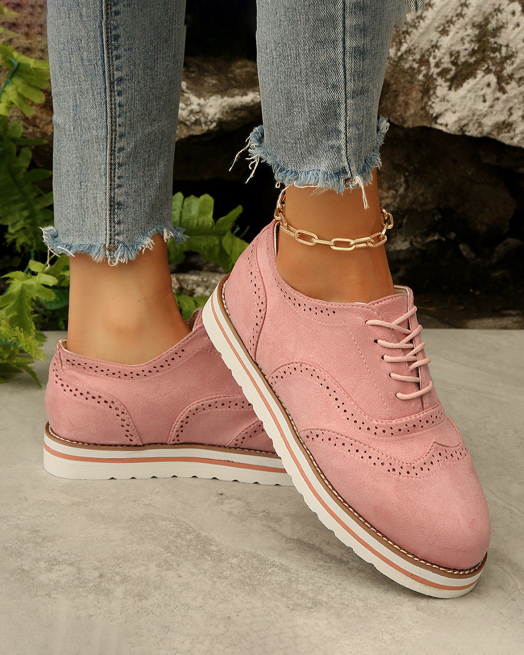 Retro-Slipper aus Wildleder mit runder Zehenpartie und Schaumstoff-Plateau