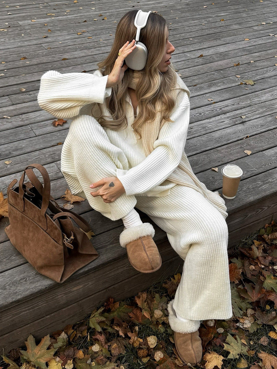 Gemütliches Set aus langärmligem Strickoberteil mit halbem Reißverschluss und Hose mit weitem Bein und Revers