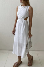 Ärmelloses Kleid mit einem Knopfverschluss auf der Rückseite